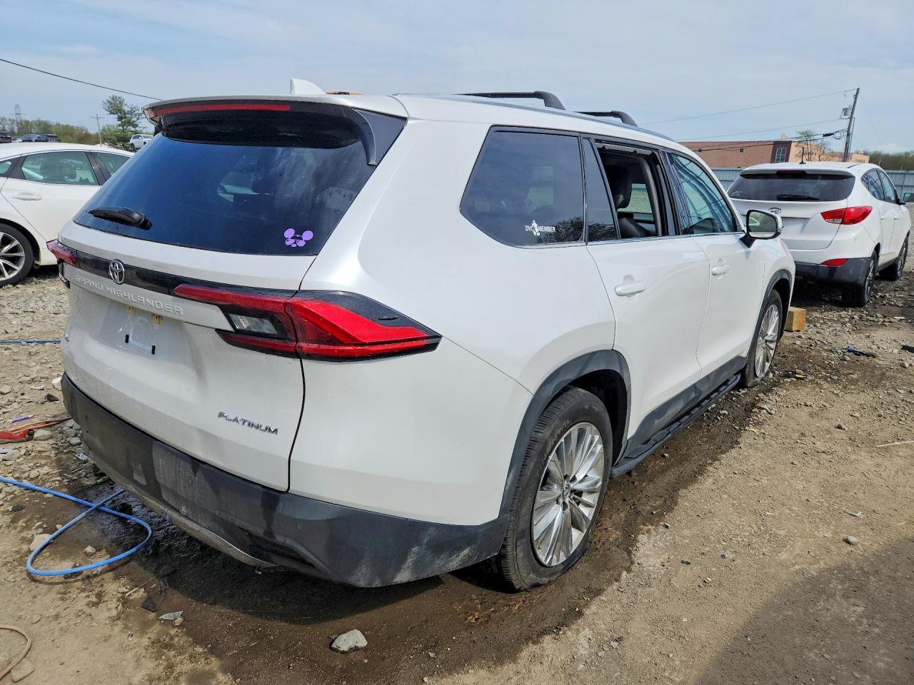 2024 Toyota Grand Highlander Platinum - zdjęcie 3