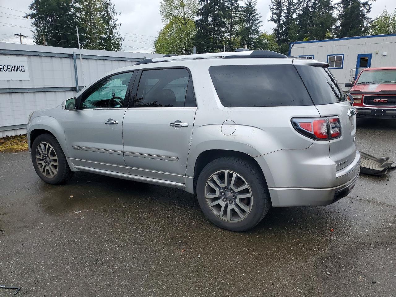 2014 GMC Acadia Denali - zdjęcie 2