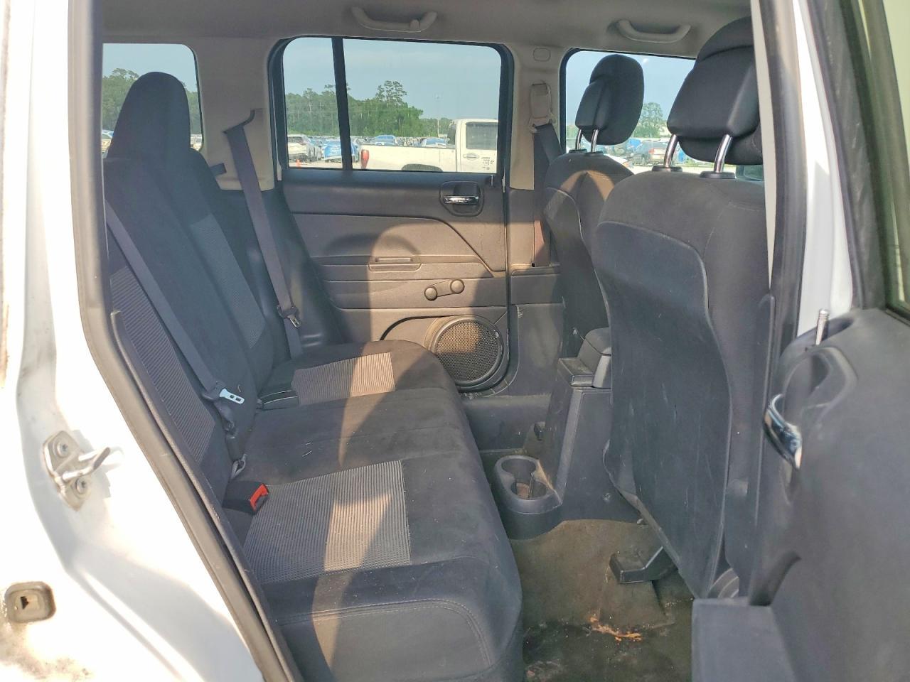 2016 Jeep Patriot - zdjęcie 11