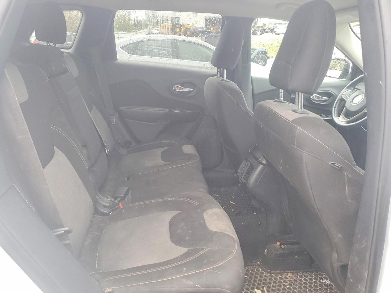 2014 Jeep Cherokee - zdjęcie 10