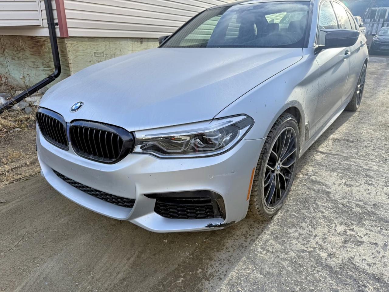 2020 BMW 530 Xi - zdjęcie główne