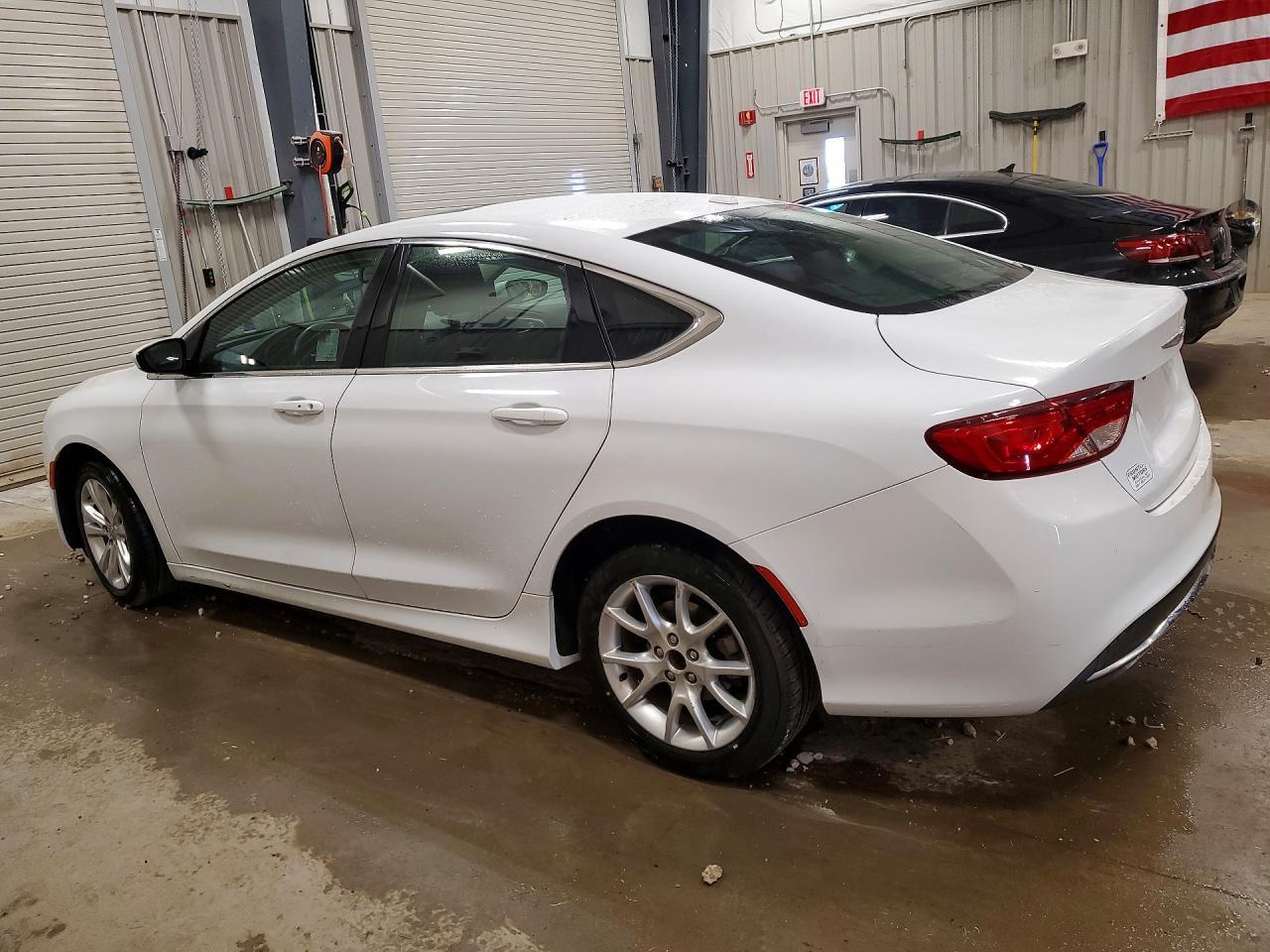 2015 Chrysler 200 Limited - zdjęcie 2