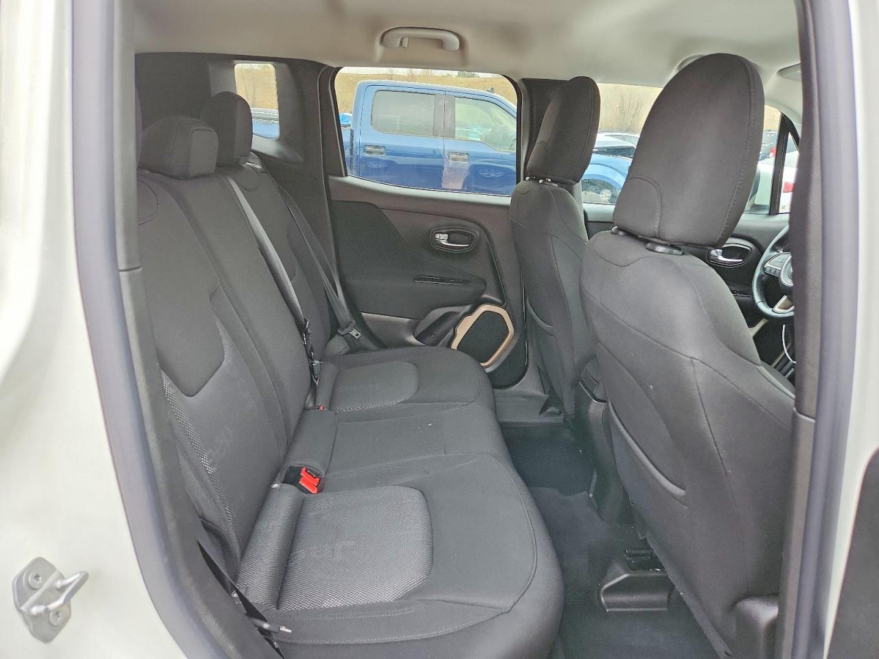 2016 Jeep Renegade Latitude - zdjęcie 11