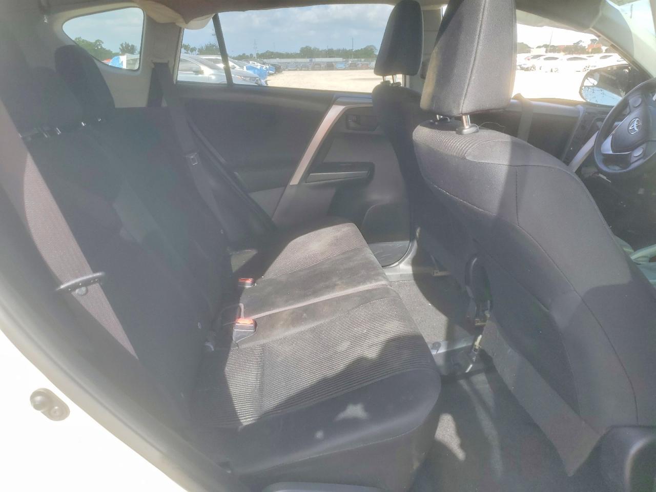 2016 Toyota Rav4 Le - zdjęcie 11