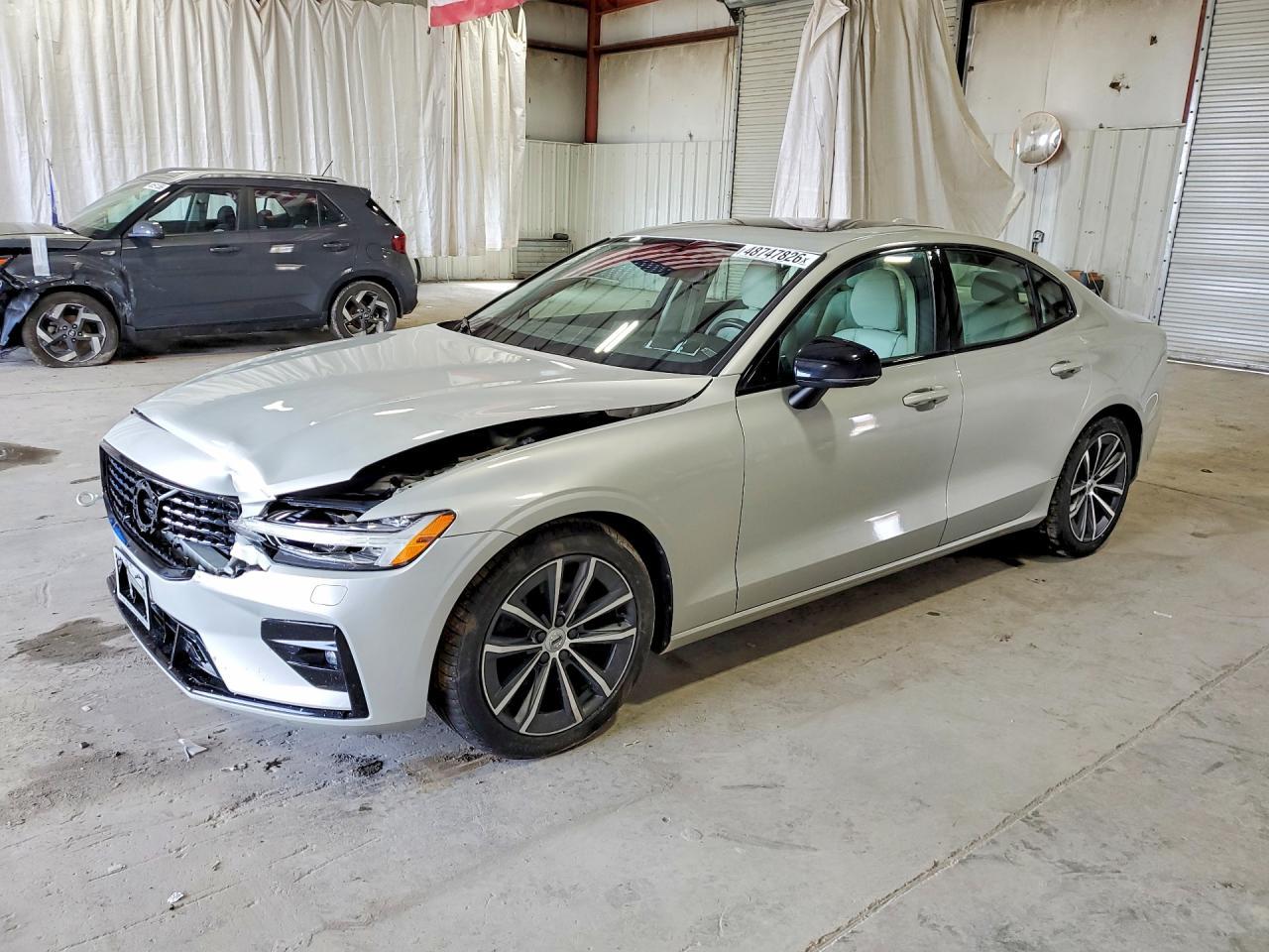 2022 Volvo S60 B5 Momentum - zdjęcie główne