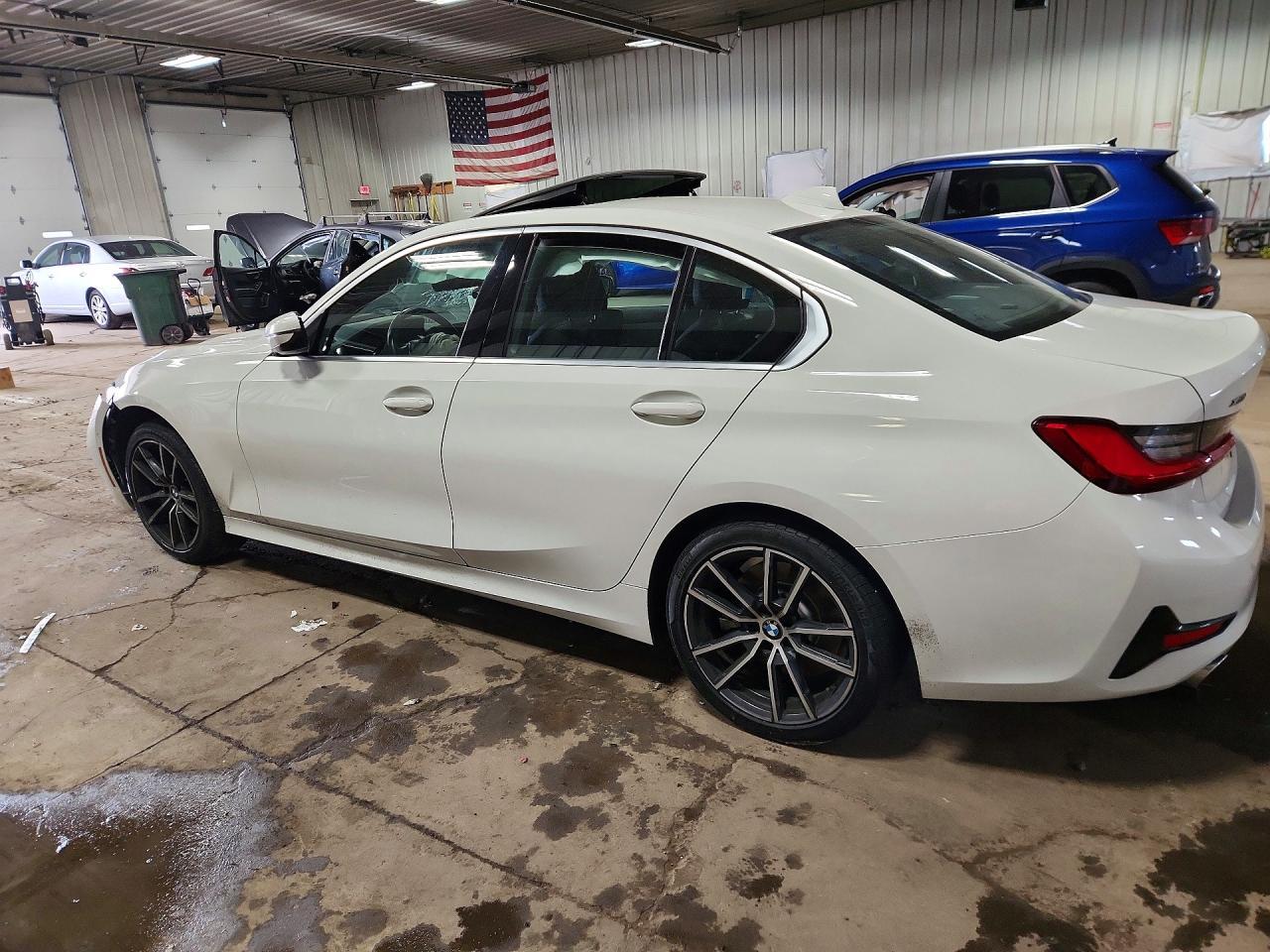 2020 BMW 330Xi - zdjęcie 2
