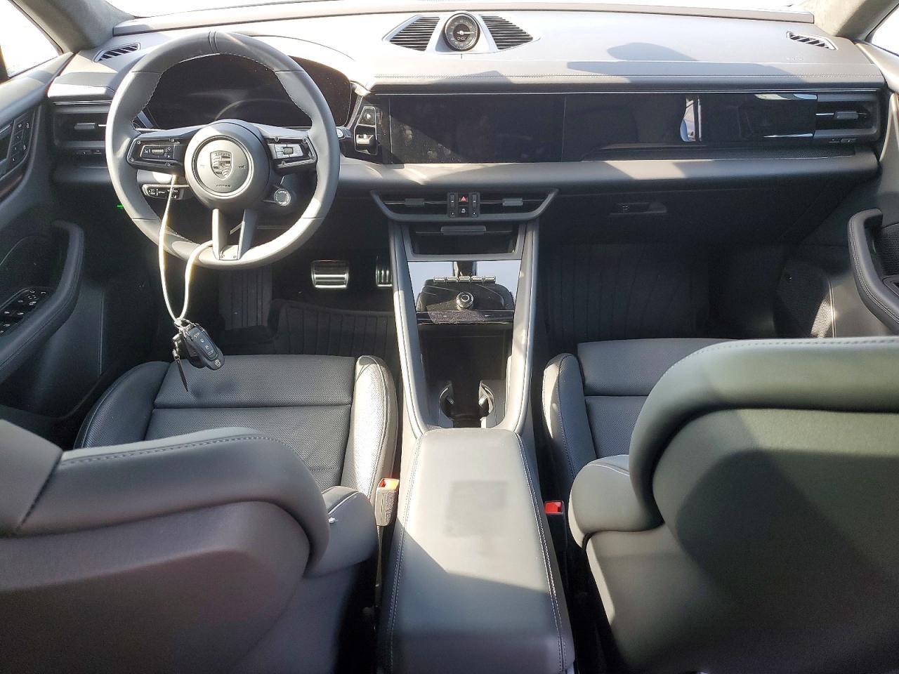 2025 Porsche Macan Turbo - zdjęcie 8