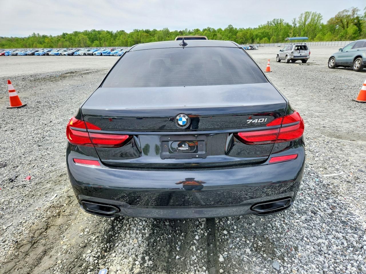 2019 BMW 740 I - zdjęcie 6