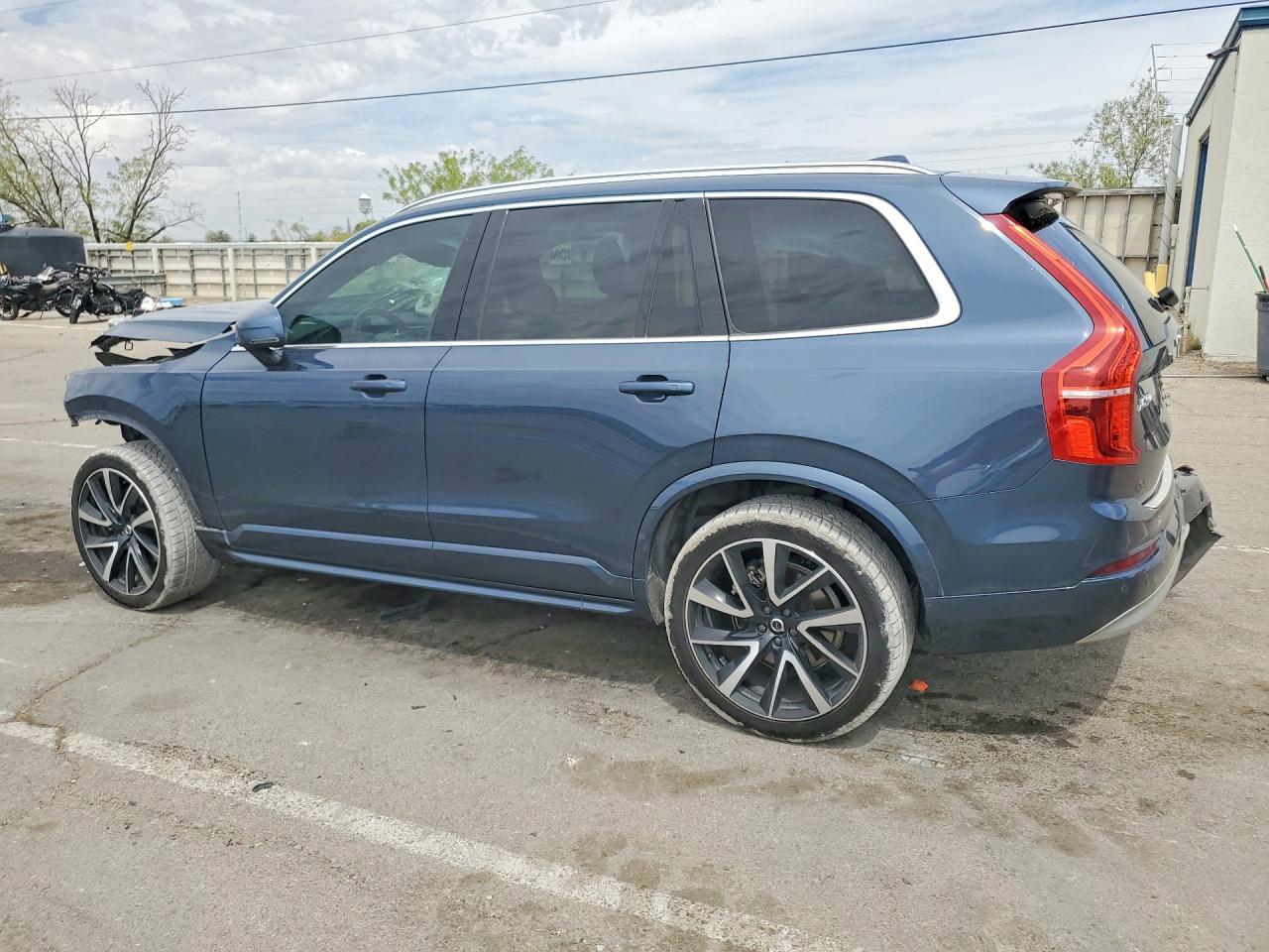 2022 Volvo Xc90 T6 Momentum - zdjęcie 2
