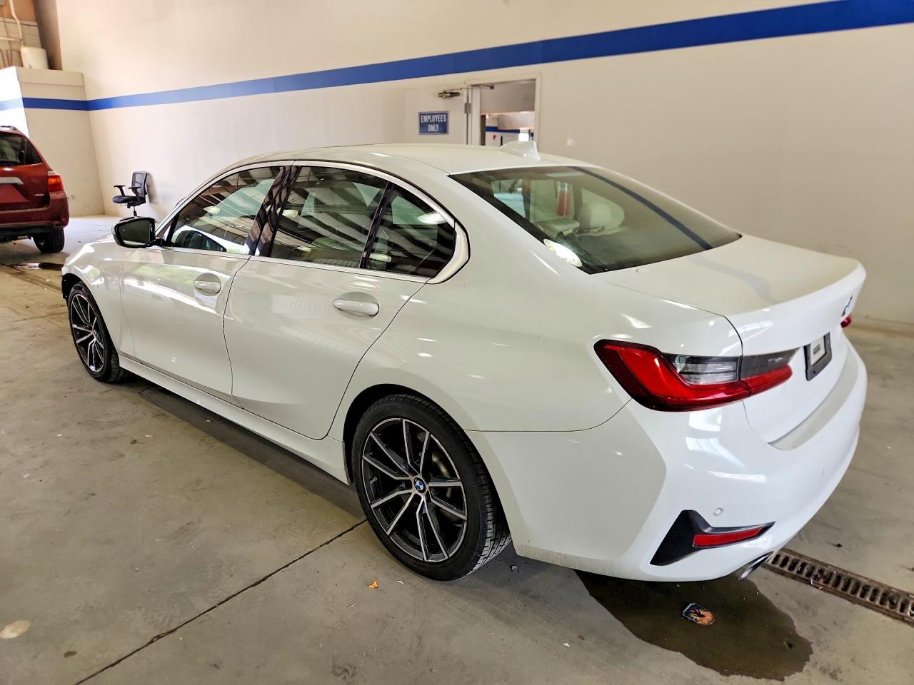 2020 BMW 330I - zdjęcie 2