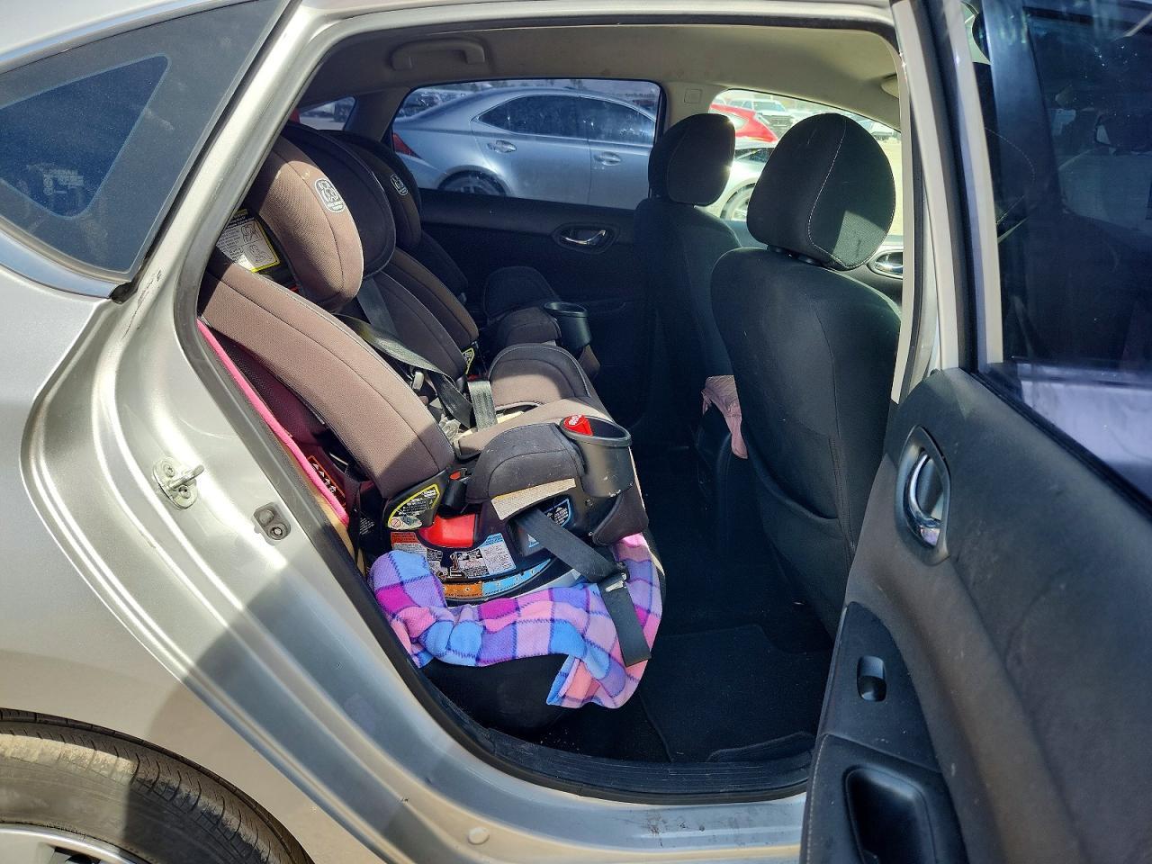 2019 Nissan Sentra S - zdjęcie 11