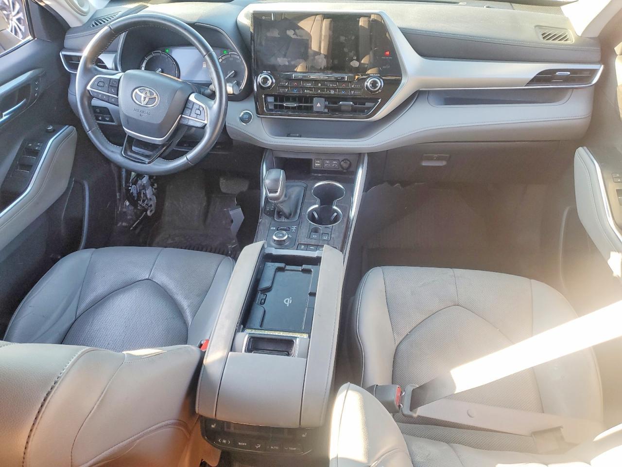 2022 Toyota Highlander Platinum - zdjęcie 8