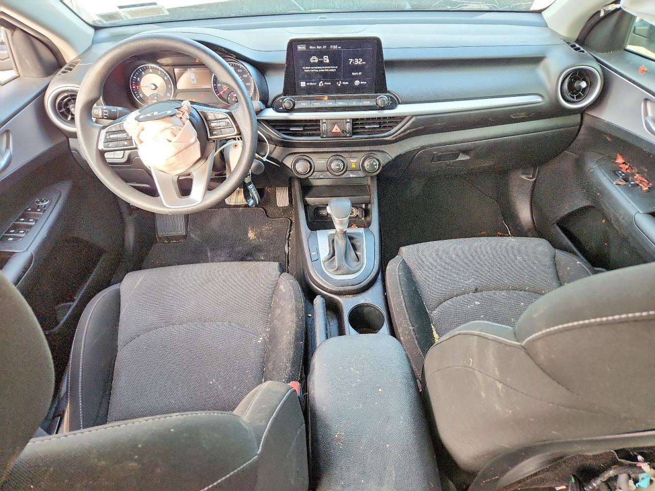 2022 Kia Forte Lxs - zdjęcie 8