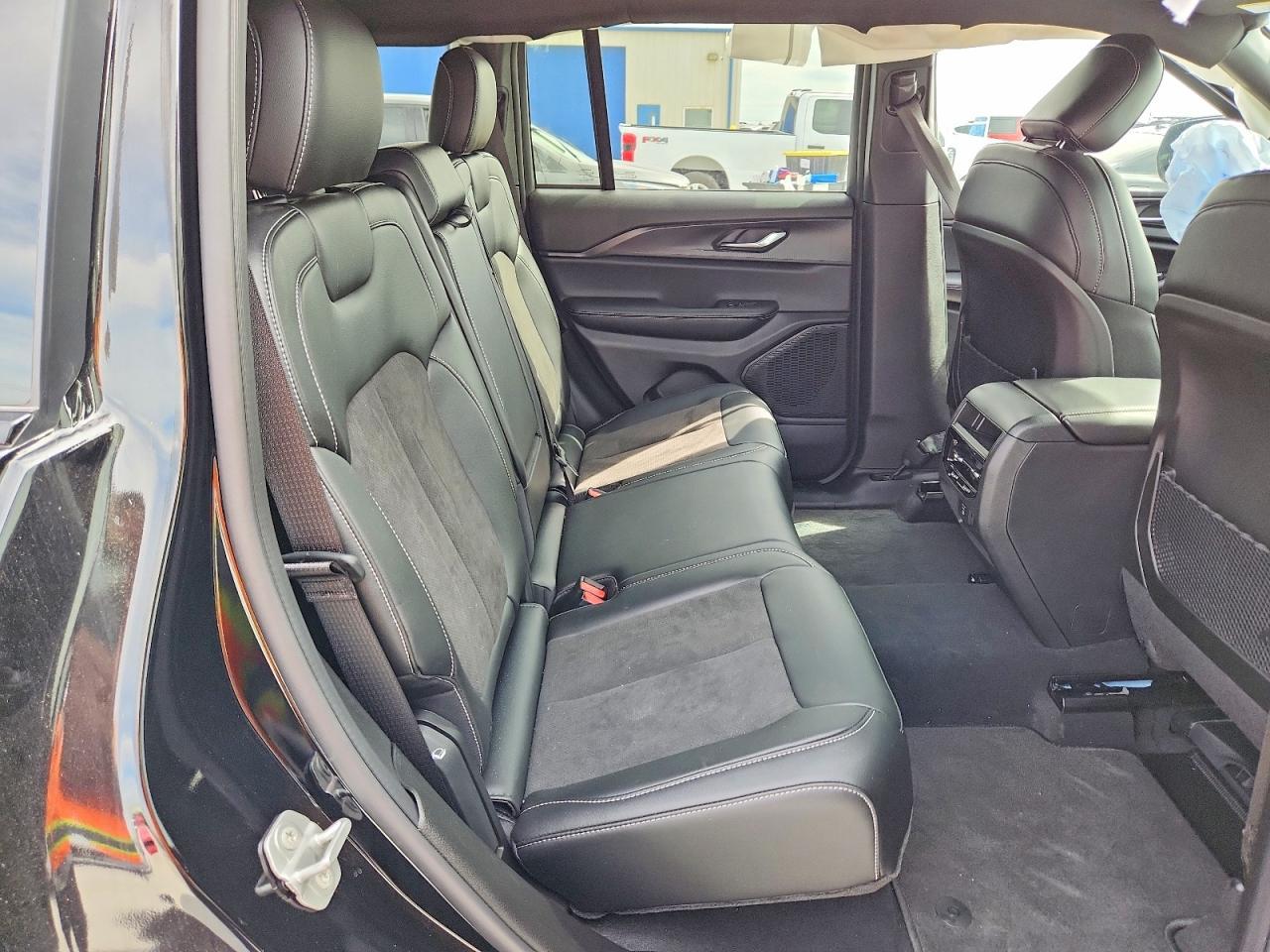 2025 Jeep Grand Cherokee Laredo - zdjęcie 11