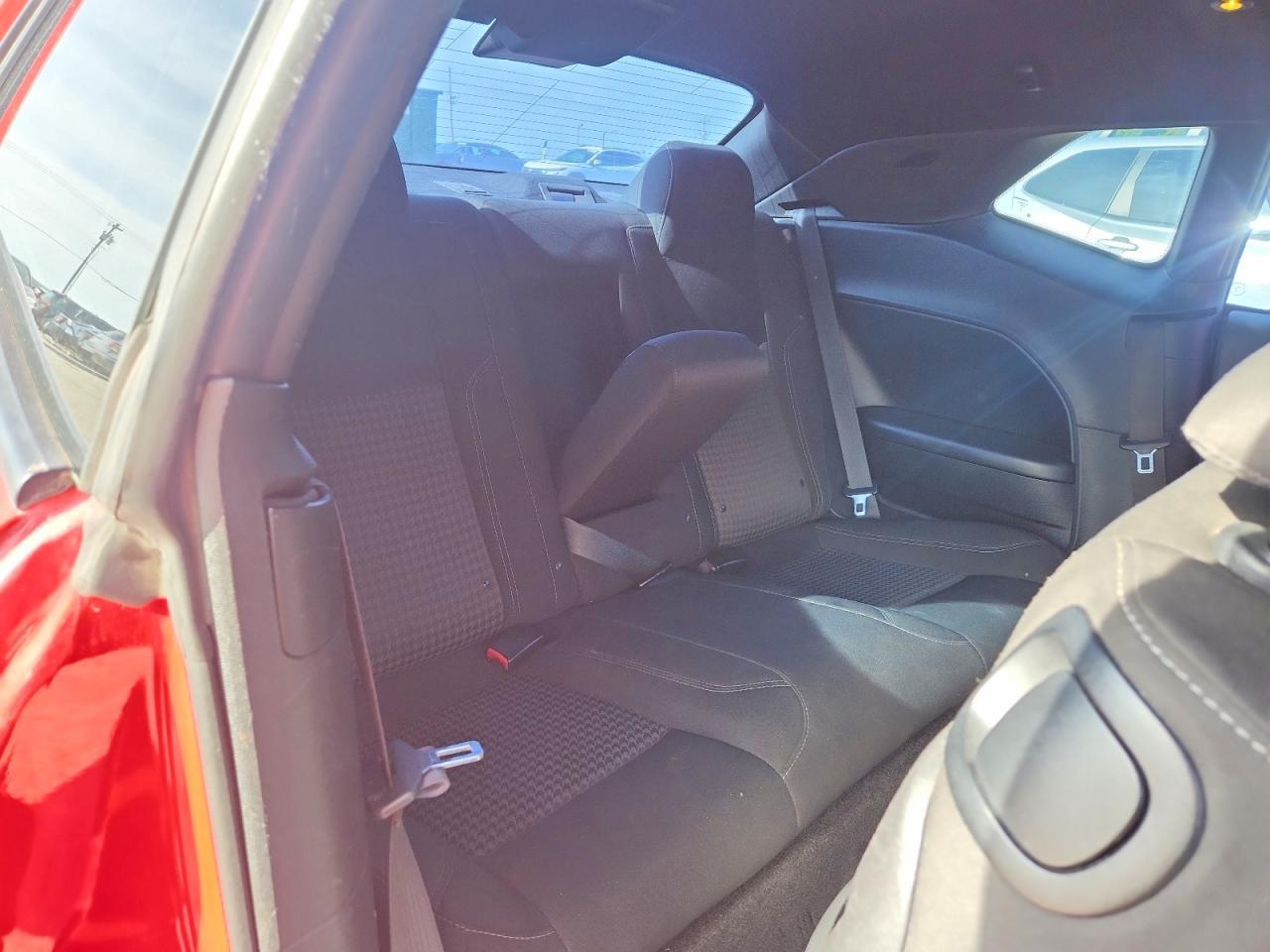 2015 Dodge Challenger Sxt - zdjęcie 10