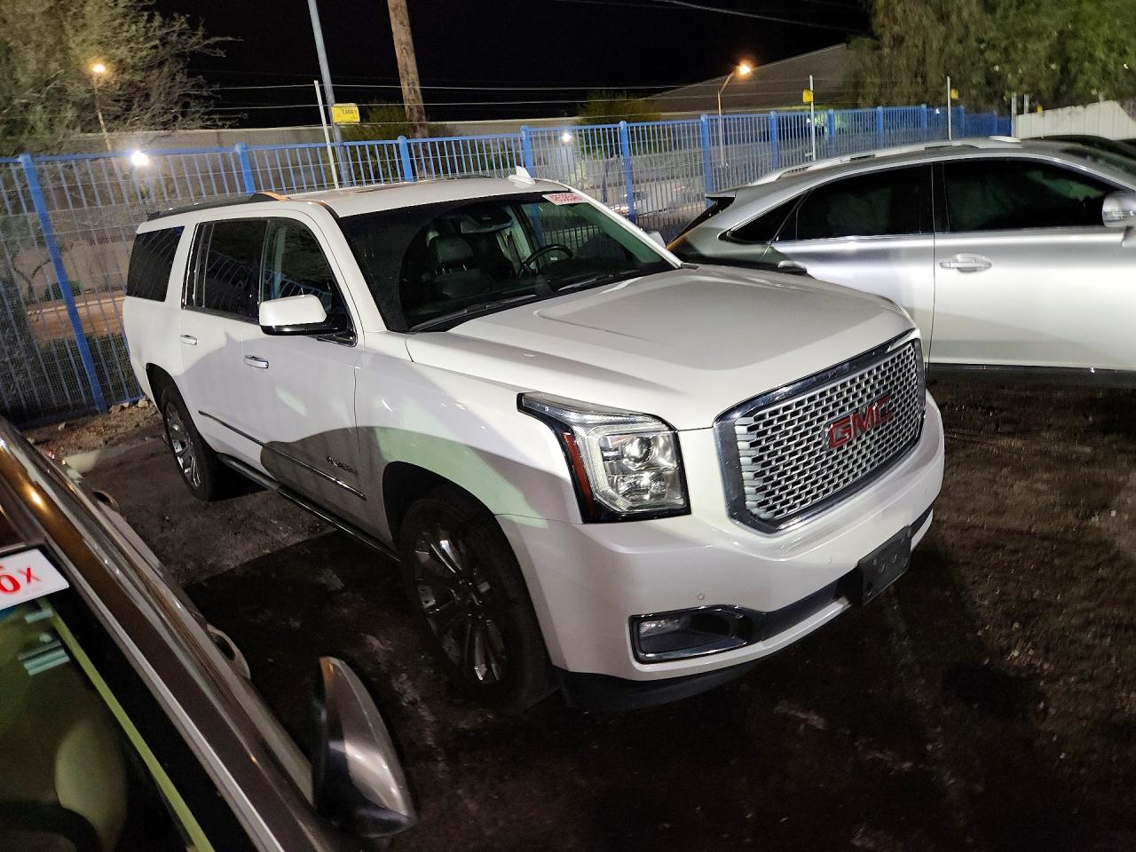 2017 GMC Yukon Xl Denali - zdjęcie 4