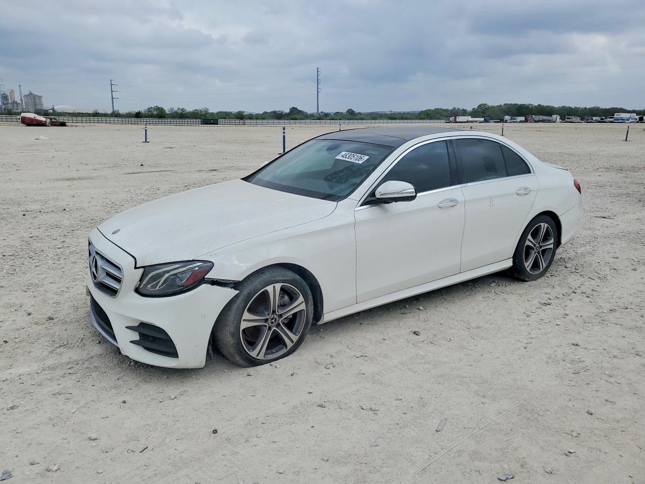 2019 Mercedes-Benz E 300 - zdjęcie główne