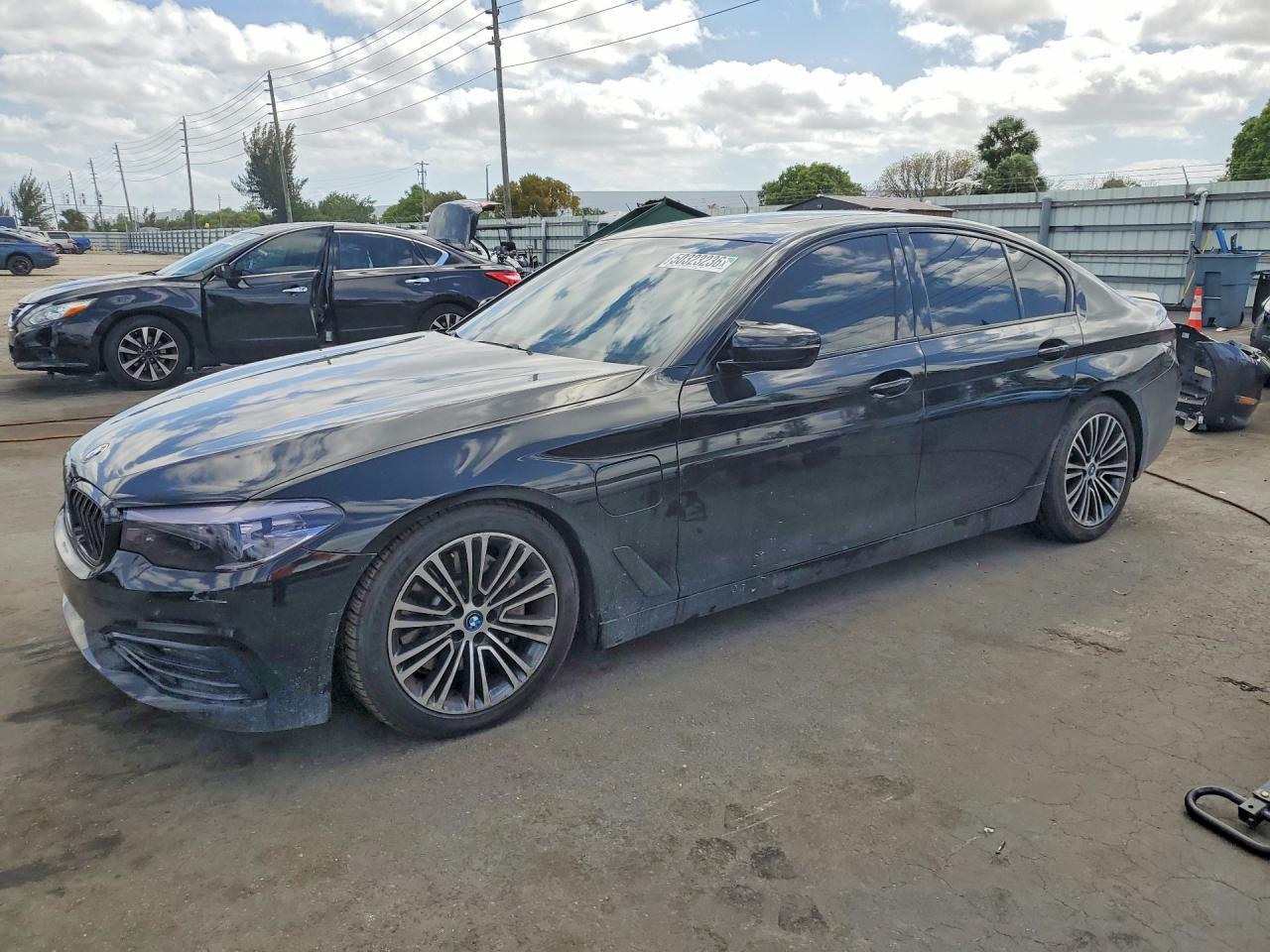2018 BMW Seria 5 530e - zdjęcie główne