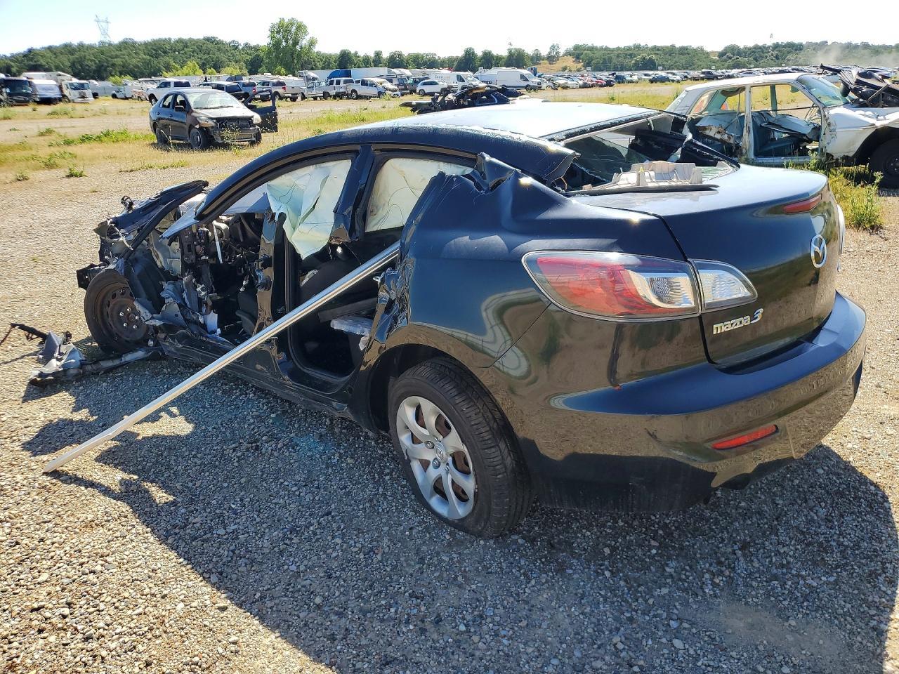 2013 Mazda 3 I - zdjęcie 2