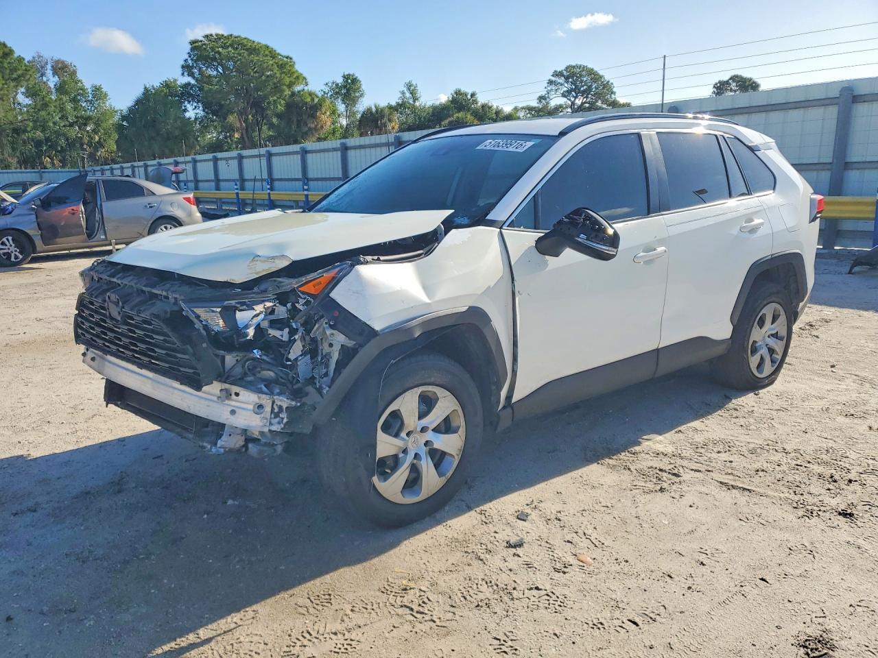 2019 Toyota Rav4 Le - zdjęcie główne