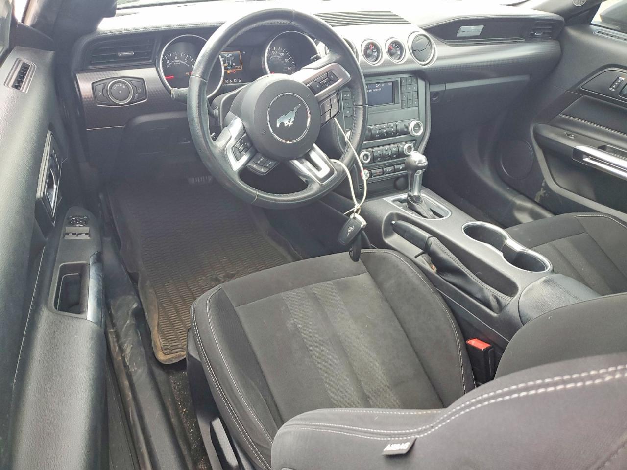 2019 Ford Mustang - zdjęcie 8
