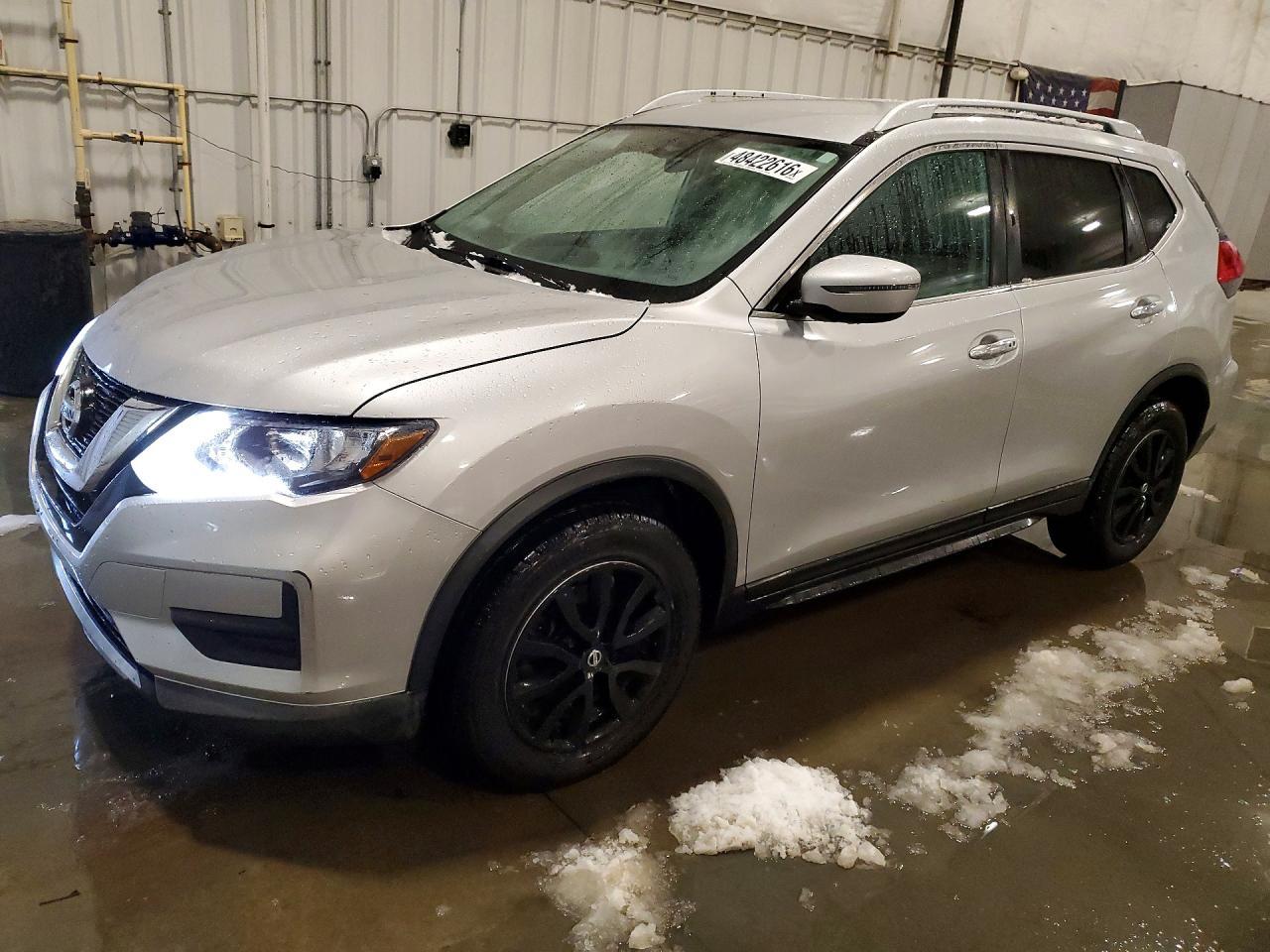 2017 Nissan Rogue Sv - zdjęcie główne