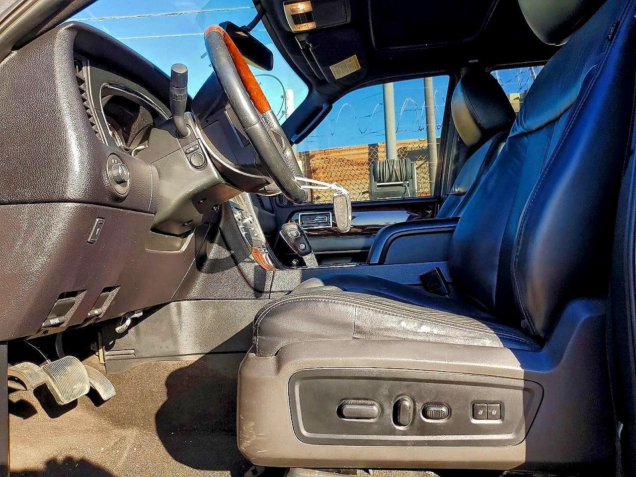 2015 Lincoln Townhouse Navigator - zdjęcie 7