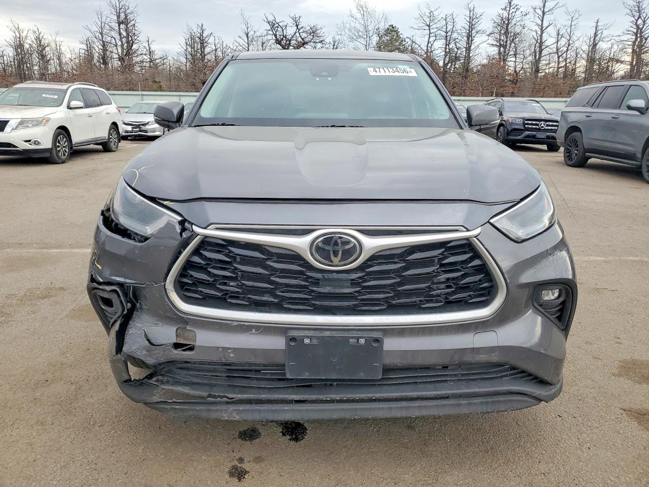 2024 Toyota Highlander Le - zdjęcie 5
