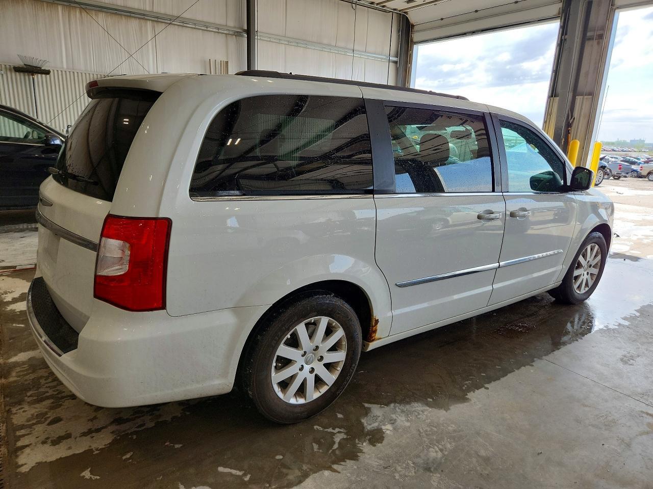 2014 Chrysler Town & Country Touring - zdjęcie 3
