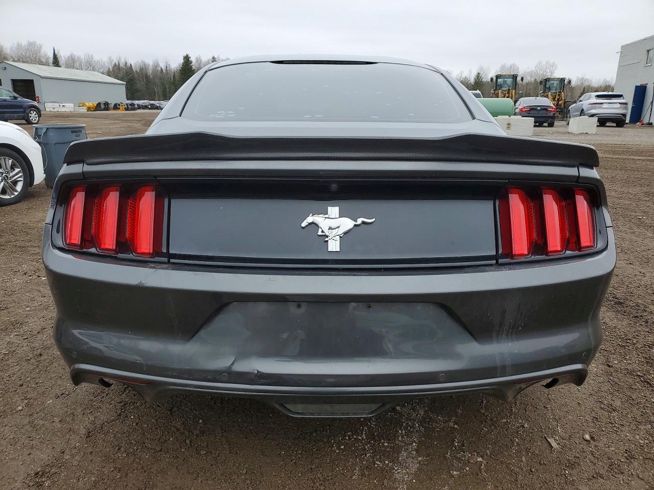 2017 Ford Mustang - zdjęcie 6