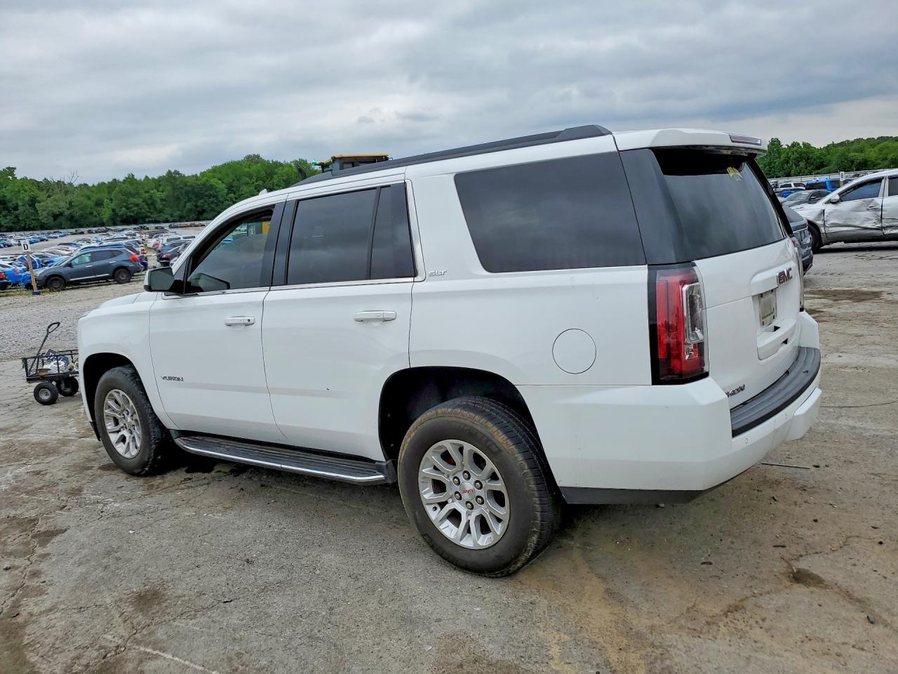 2018 GMC Yukon Slt - zdjęcie 2