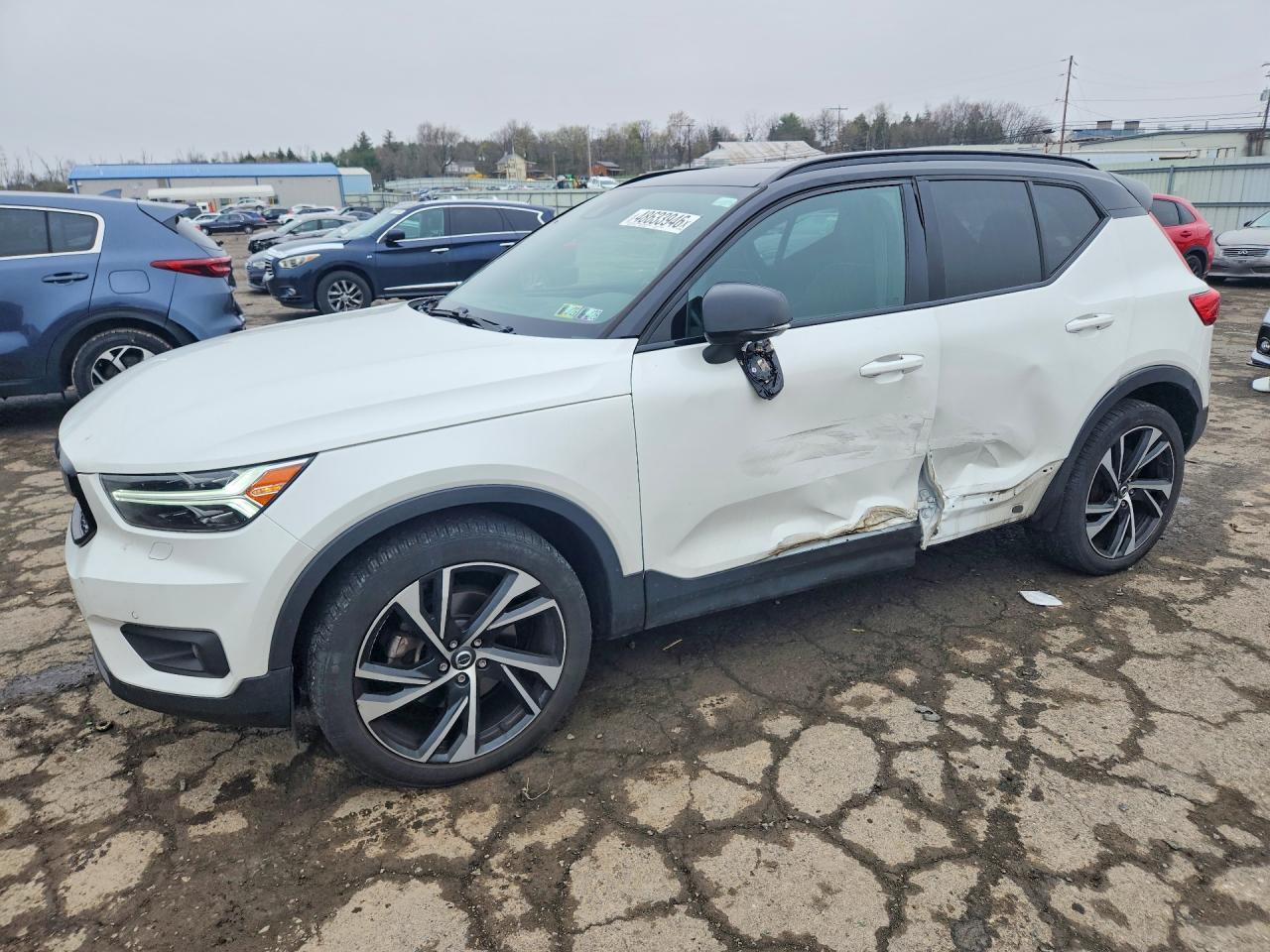 2021 Volvo Xc40 T5 R-Design - zdjęcie główne