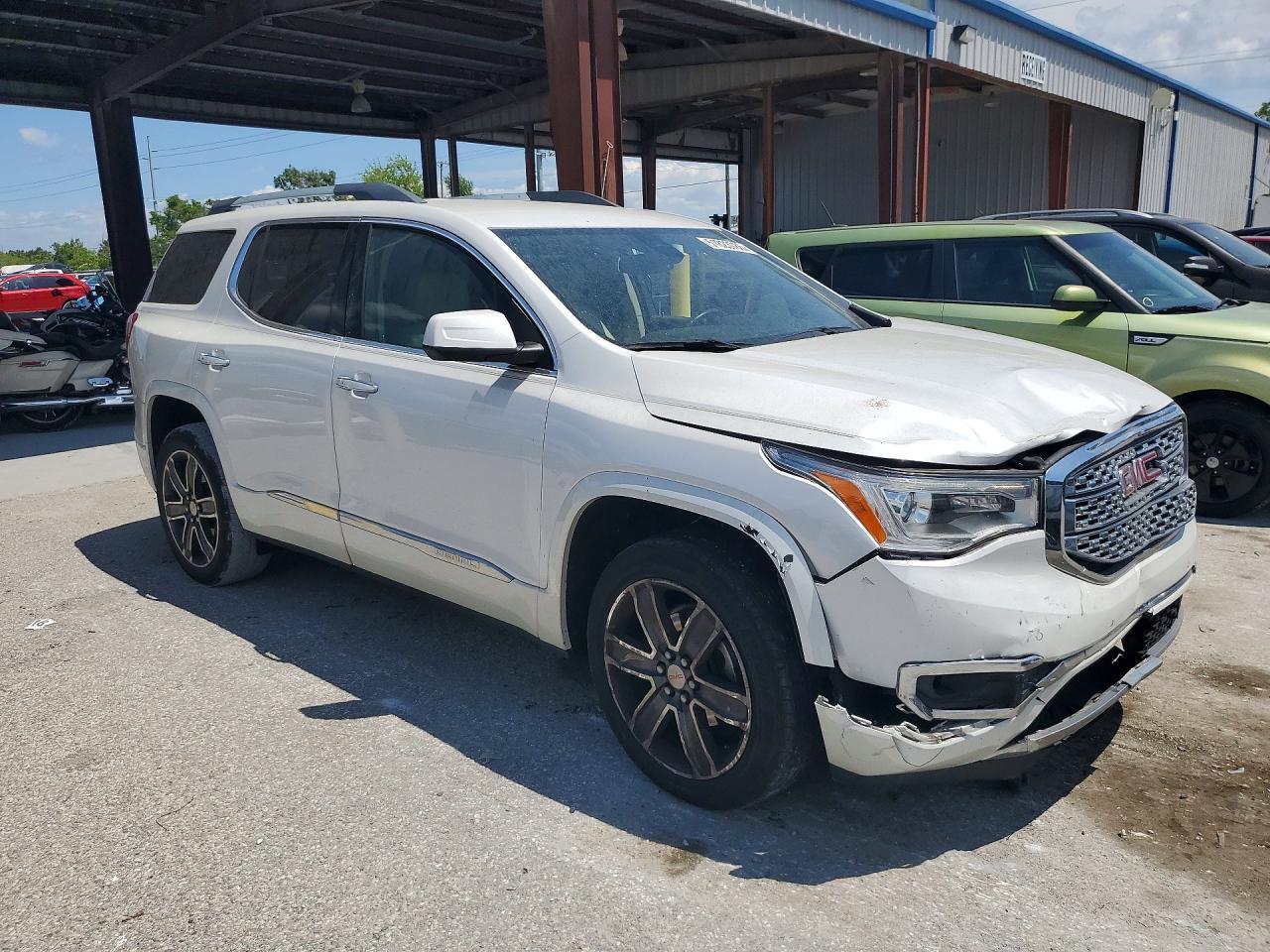 2017 GMC Acadia Denali - zdjęcie 4