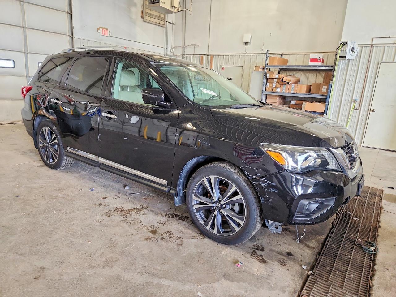 2017 Nissan Pathfinder Platinum - zdjęcie 4