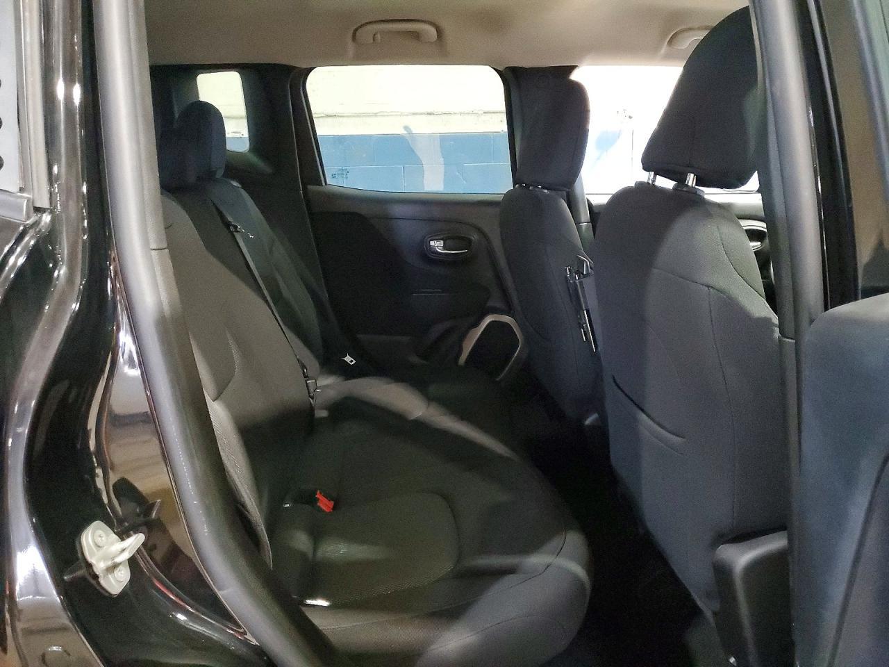 2017 Jeep Renegade Latitude - zdjęcie 11