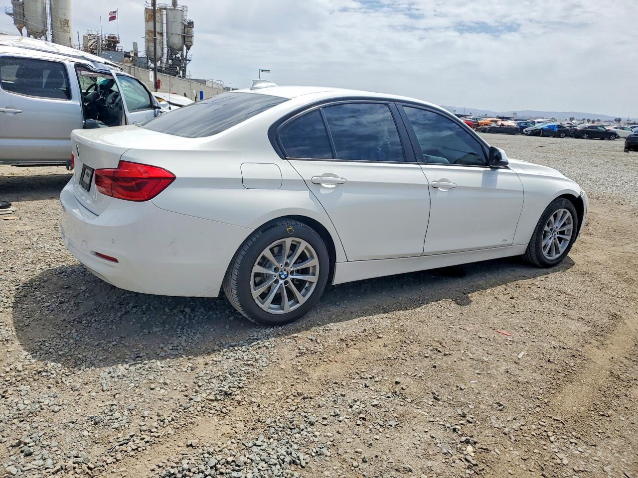 2017 BMW 320 Xi - zdjęcie 3