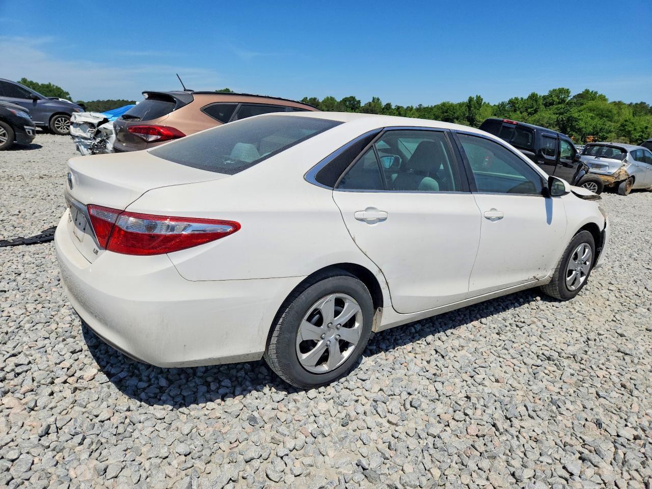 2017 Toyota Camry Le - zdjęcie 3