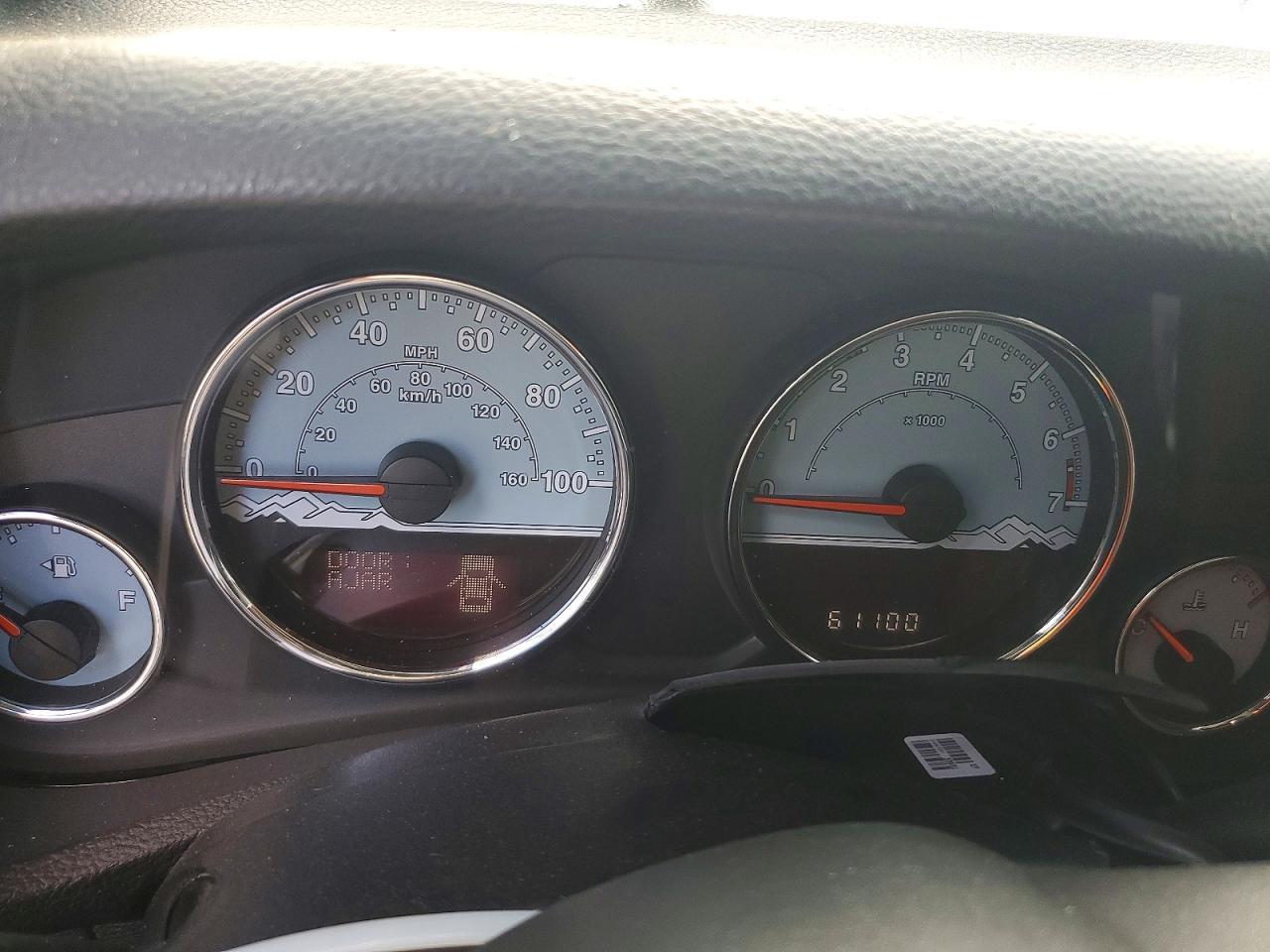 2014 Jeep Wrangler Sahara - zdjęcie 9