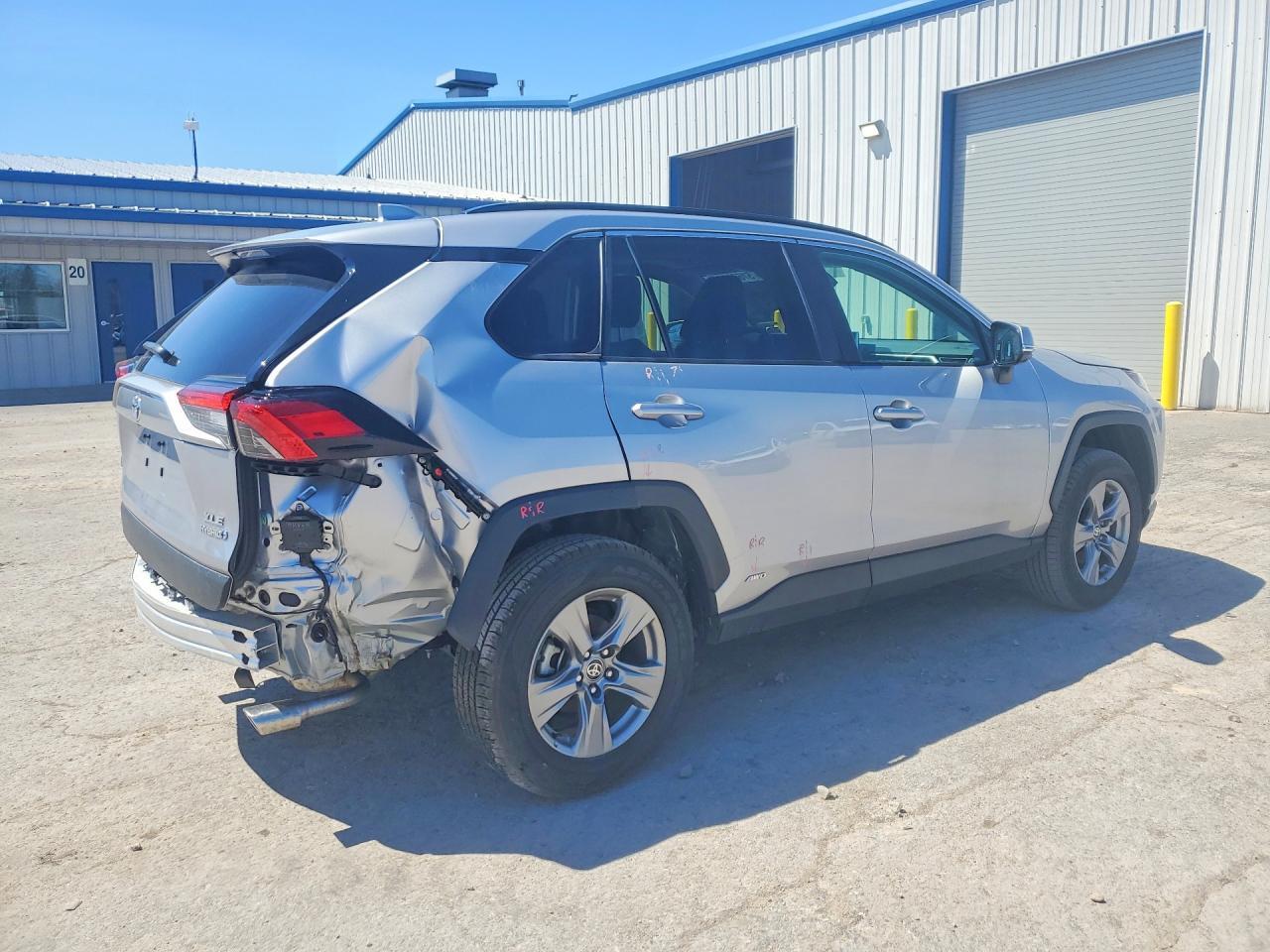 2024 Toyota Rav4 Hybrid Xle - zdjęcie 3