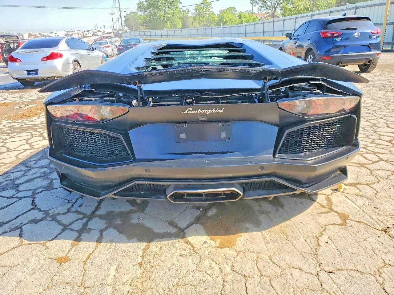 2013 Lamborghini Aventador - zdjęcie 6