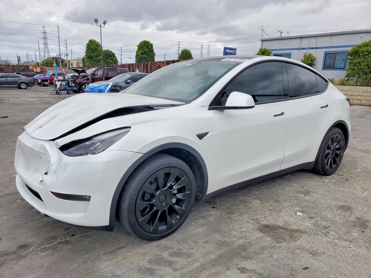 2023 Tesla Model Y - zdjęcie główne