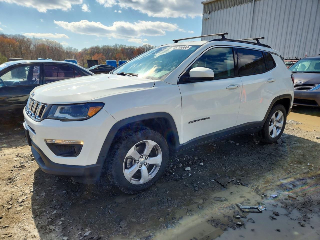 2018 Jeep Compass Latitude - zdjęcie główne