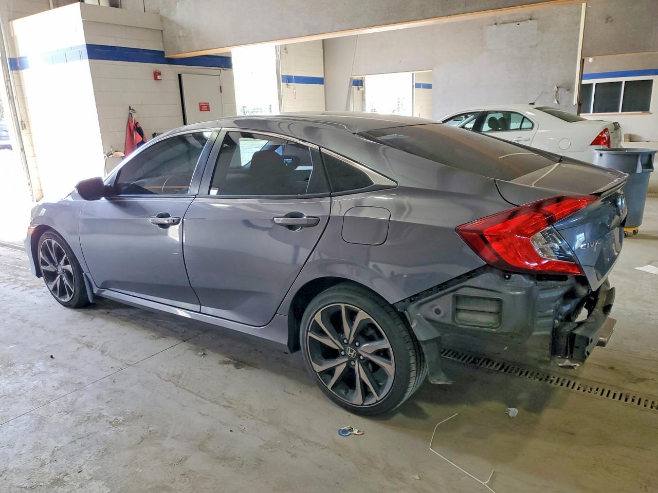 2021 Honda Civic Sport - zdjęcie 2