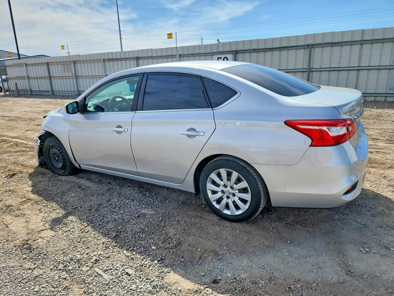 2019 Nissan Sentra S - zdjęcie 2