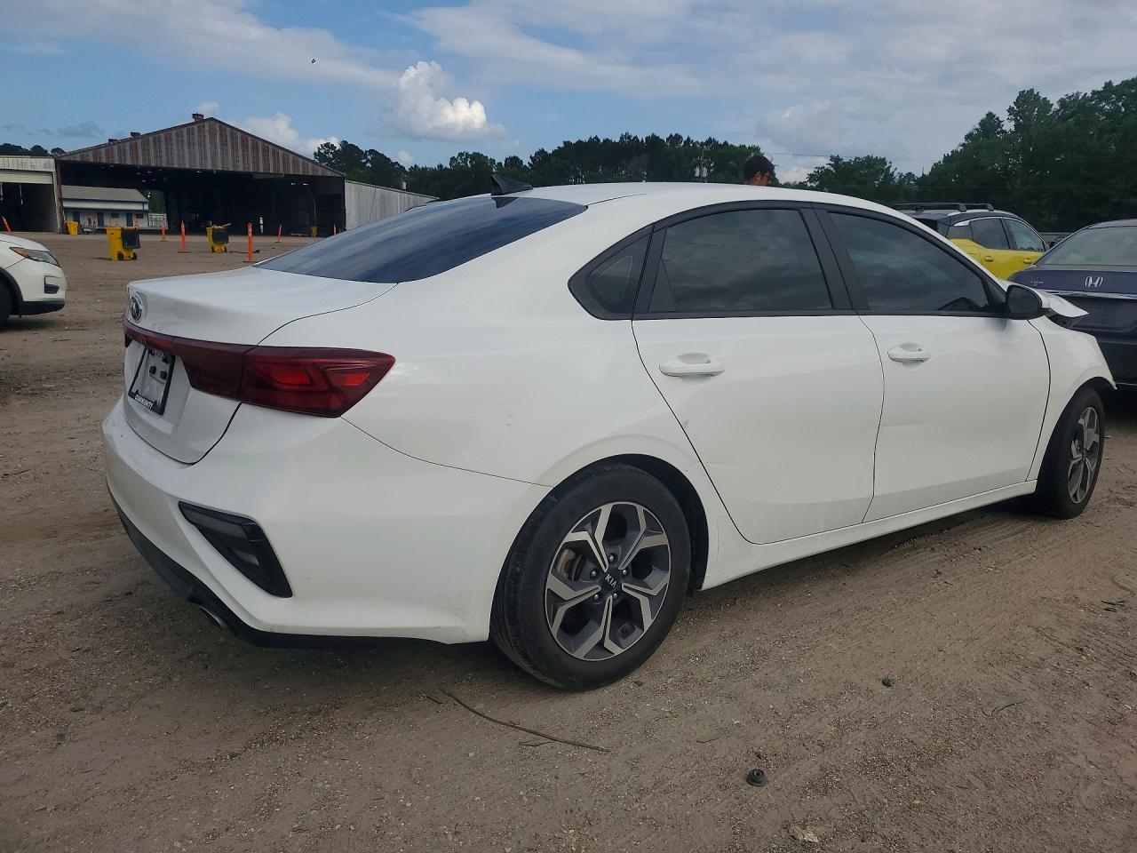 2021 Kia Forte Lxs - zdjęcie 3