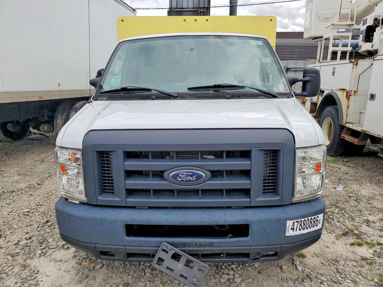 2017 Ford Econoline E450 Super Duty Cutaway Van - zdjęcie 5