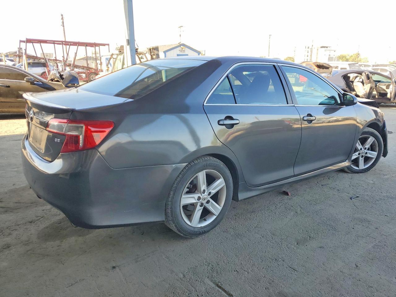 2013 Toyota Camry Se - zdjęcie 3