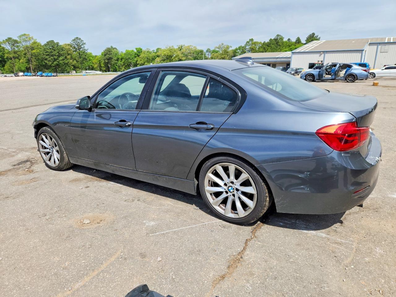 2018 BMW 320 I - zdjęcie 2