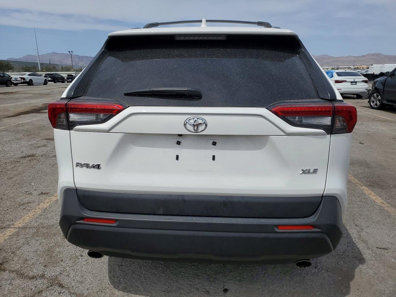 2020 Toyota Rav4 Xle - zdjęcie 6