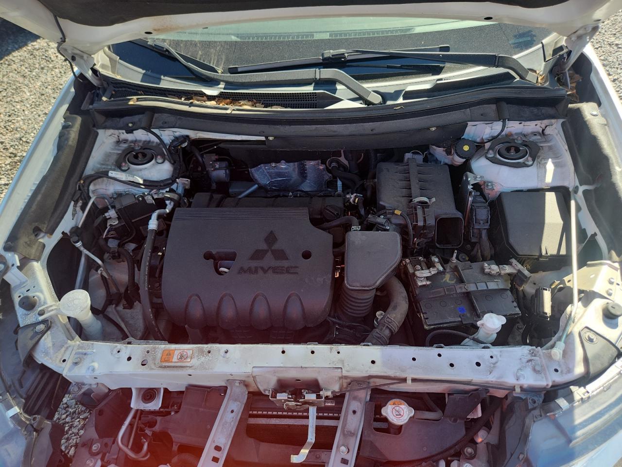 2020 Mitsubishi Outlander Es - zdjęcie 12